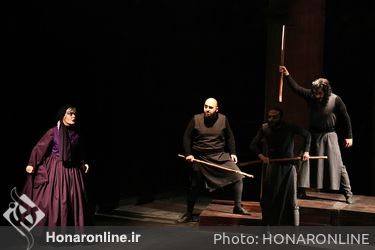 نمايش "پنهان خانه پنج در" در تالار مولوی