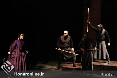 نمايش "پنهان خانه پنج در" در تالار مولوی