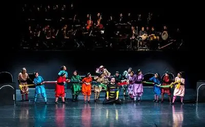 یک کمدی موزیکال عامیانه / نگاهی به نمایش "شاخ نبات" به نویسندگی و کارگردانی مهدی شمسایی