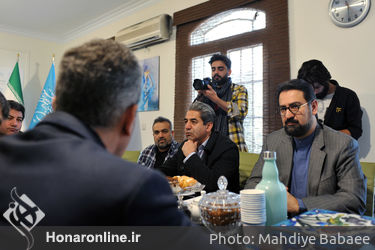 بازدید معاون هنری وزارت فرهنگ و ارشاد اسلامی از دبیرخانه سی و هفتمین جشنواره تیاتر فجر