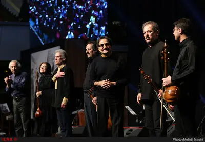 Shahram Nazeri, Kamkars perform quake relief concert 