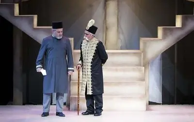 یک‌ تراژدی نسبتا رمانتیک ایرانی / نگاهی به نمایش "کلنل" به نویسندگی و کارگردانی خیرالله تقیانی پور

