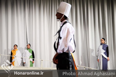 نمایش "خدایگان" در تماشاخانه مولوی