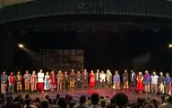 ادای احترام هنرمندان «ذرات آشوب» به درگذشتگان حادثه بندرعباس