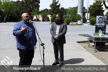 آغاز هفته هنر انقلاب با ادای احترام به مقام شهدا و تجدید پیمان با آرمان‌های امام خمینی(ره)