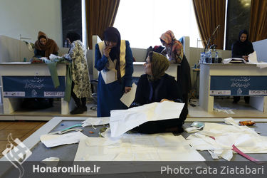 برپایی مسابقه زنده طراحی لباس اجتماع بانوان در تالار وحدت