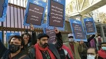 تجمع نمایندگان صنوف خانه تئاتر مقابل مجلس شورای اسلامی