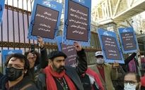 تجمع نمایندگان صنوف خانه تئاتر مقابل مجلس شورای اسلامی