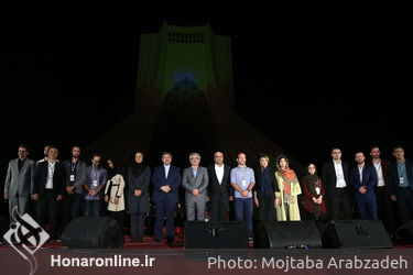 سمفونی نور "سیمرغ صلح" در برج آزادی‎