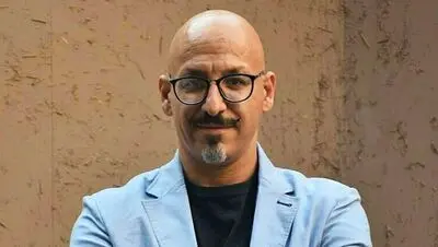 مقاومت کادر درمان و مدافعین سلامت با زبان طنز / روایت مهدی حبیبی از نمایش "سال‌ها پس از آن واقعه" در جشنواره تئاتر مقاومت