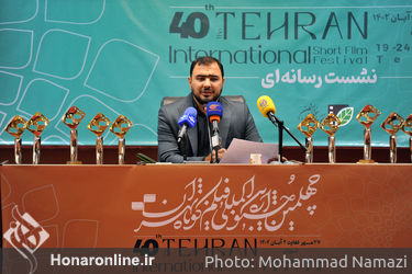 مهدی آذرپندار مدیرعامل انجمن سینمای جوانان ایران در نشست خبری چهلمین جشنواره بین‌المللی فیلم‌کوتاه تهران