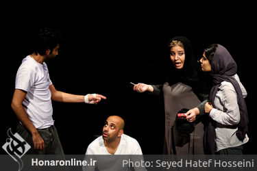 نمایش " روی پوست شهر " در خانه نمایش مهرگان