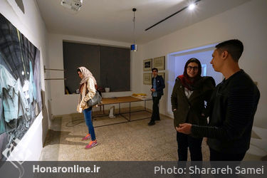 نمایش لباس‌های شقایق عربی به همراه چیدانی از فریدون آو در گالری اردی‌بهشت