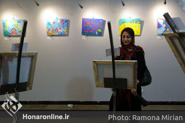 نمایشگاه 77 نقاشی برای 77 کودک بد سرپرست در فرهنگسرای اشراق