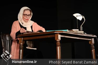 نمایش "عشق روزهای کرونا" در محوطه باز تالار وحدت 