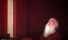 داود آزاد در تالار وحدت از مولانا می‌خواند