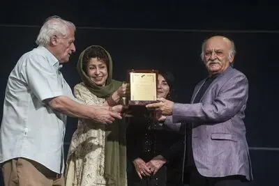 علی اکبر صادقی: ما وظیفه داریم دنیایی پر از صلح، عشق و مهربانی بسازیم