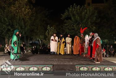 تعزیه "طفلان زینب(س)" و "وهب نصرانی" در مقابل تالار وحدت