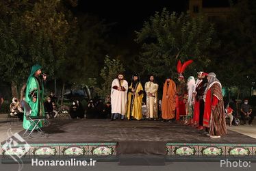 تعزیه "طفلان زینب(س)" و "وهب نصرانی" در مقابل تالار وحدت
