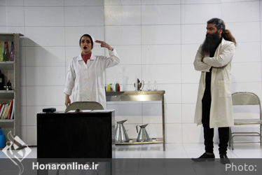 نمایش "مرگ و استعاره" به کارگردانی پوریا جلال وندی در تماشاخانه دیوار چهارم