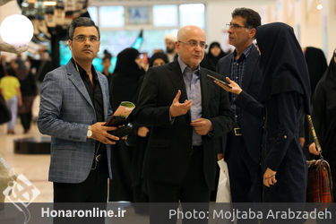 بازدید علی مرادخانی از نمایشگاه قرآن 