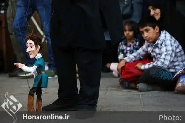 اجرای هنرهای نمایشی در محوطه تئاتر شهر