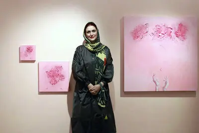 ارائه یک پدیده با رسانه‌های مختلف هنری / روایت ستاره حسینی از نمایشگاه "رد گل‌ها" در گالری ویستا