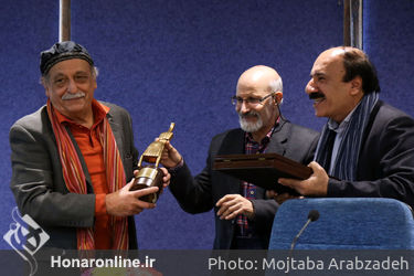 رونمایی از کتاب دکتر پرویز ممنون در سالن مشاهیر مجموعه تئاتر شهر