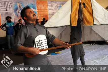 سومین روز اجرای خیابانی سی و هفتمین جشنواره بین المللی تئاتر فجر