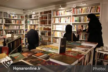 كتابگردي اهالي فرهنگ و هنر در شهركتاب فرشته