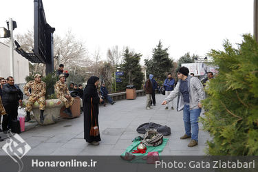اجرای تئاتر خیابانی به مناسبت ایام فاطمیه در محوطه تئاتر شهر