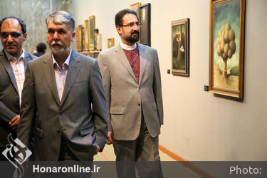 بازدید وزیر ارشاد از نمایشگاه علی اکبر صادقی در موزه هنرهای معاصر