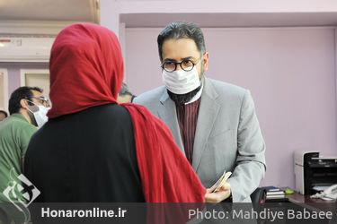 بازدید سید مجتبی حسینی از خبرگزاری هنرآنلاین به مناسبت روز خبرنگار