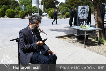 آغاز هفته هنر انقلاب با ادای احترام به مقام شهدا و تجدید پیمان با آرمان‌های امام خمینی(ره)