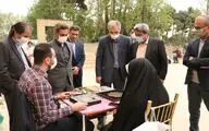 برپایی نمایشگاه «هنر انقلاب» و بازدید معاون هنری از کارگاه‌های آموزشی تجسمی