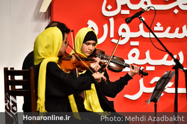 اجرای برگزیدگان جشنواره نوای خرم در سی و پنجمین جشنواره موسیقی فجر 1