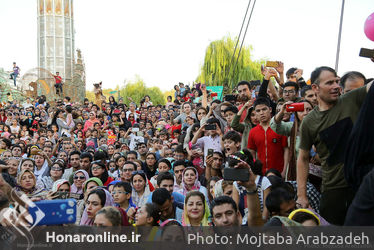 شادپیمایی عروسک ها در بوستان آب و آتش 