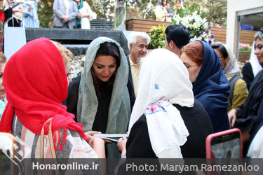 نمایشگاه نقاشی تهمینه میلانی در گالری ایوان