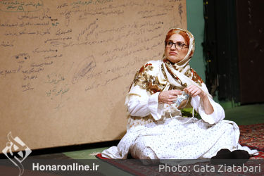 نمایش "عقل صورتی یا مدادی که فقط مشق نمی‌نوشت"