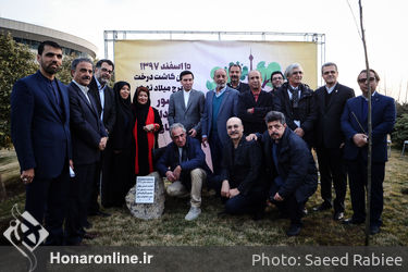 مراسم کاشت درخت در برج میلاد تهران