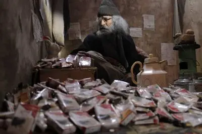 حسن‌زاده: «دانه‌های قرمز برف» در شرایط بسیار سخت تولید شد | یک فیلم خوف‌انگیز در دل برف و روستا