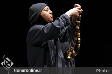 نمایش «همه چیز می‌گذرد، تو نمی‌گذری» در سالن سایه تئاتر شهر