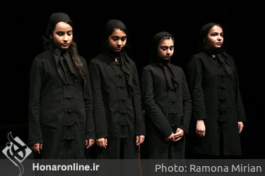 نمایش "پزشک نازنین" در تماشاخانه دیوار چهارم