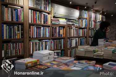 کتابگردی اهالی فرهنگ و هنر در نشر چشمه