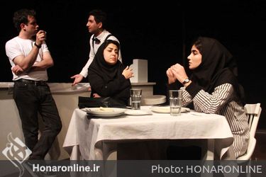 نمایش "ظَمان، مَکان، ذَبان" در خانه نمایش مهرگان