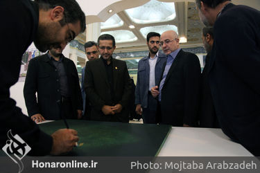 بازدید علی مرادخانی از نمایشگاه قرآن 
