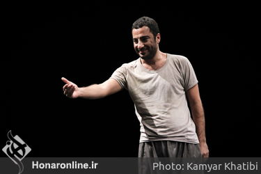 اجرای نمایش "پچ پچه های پشت خط نبرد" در پردیس تئاتر شهرزاد