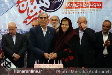 تجلیل از هنرمندان متولد دی ماه در مجتمع باغ زیبا