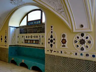 نمونه ای از کاشی های موزه مقدم