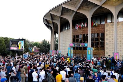 گزارشی از آنچه در جشنواره عروسکی تهران می گذرد؛  حضور پررنگ مخاطبان و یک جشنواره منظم و بی‌حاشیه 